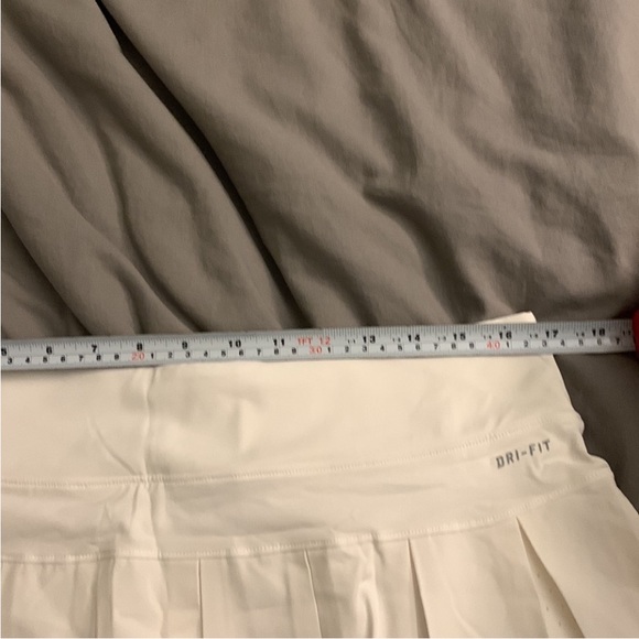 Nike white tennis skirt Dri fit, size Large. - Picture 5 of 10